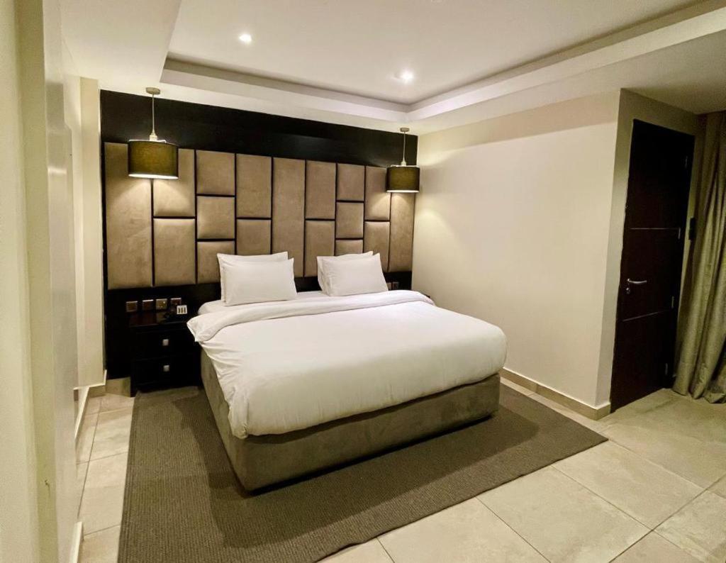 Joshesther Olive Hotel Ikeja Εξωτερικό φωτογραφία
