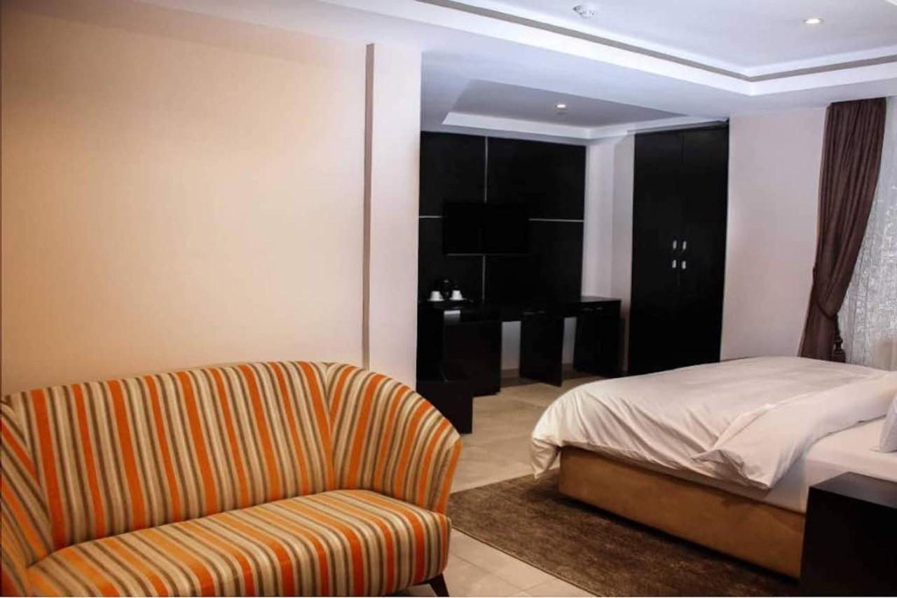Joshesther Olive Hotel Ikeja Εξωτερικό φωτογραφία