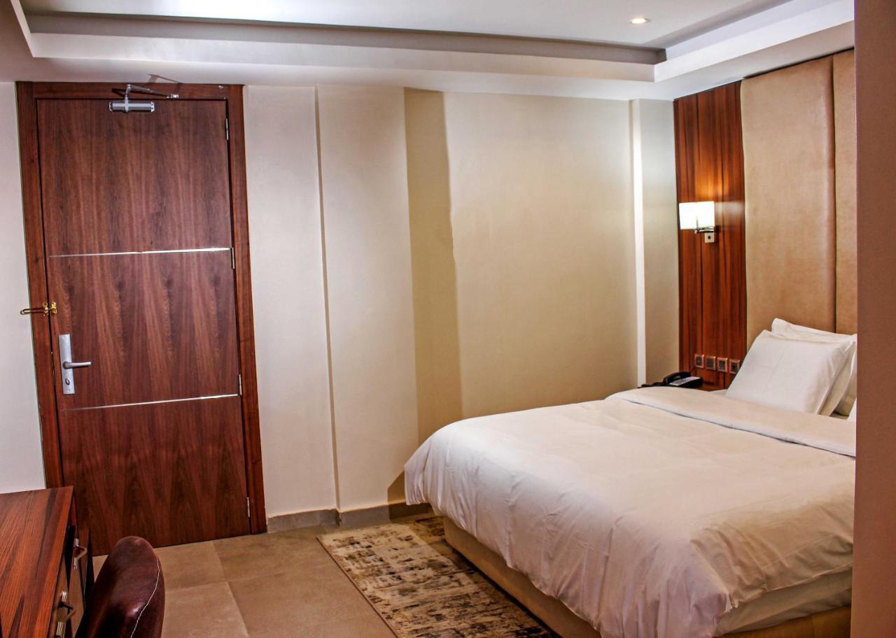 Joshesther Olive Hotel Ikeja Εξωτερικό φωτογραφία
