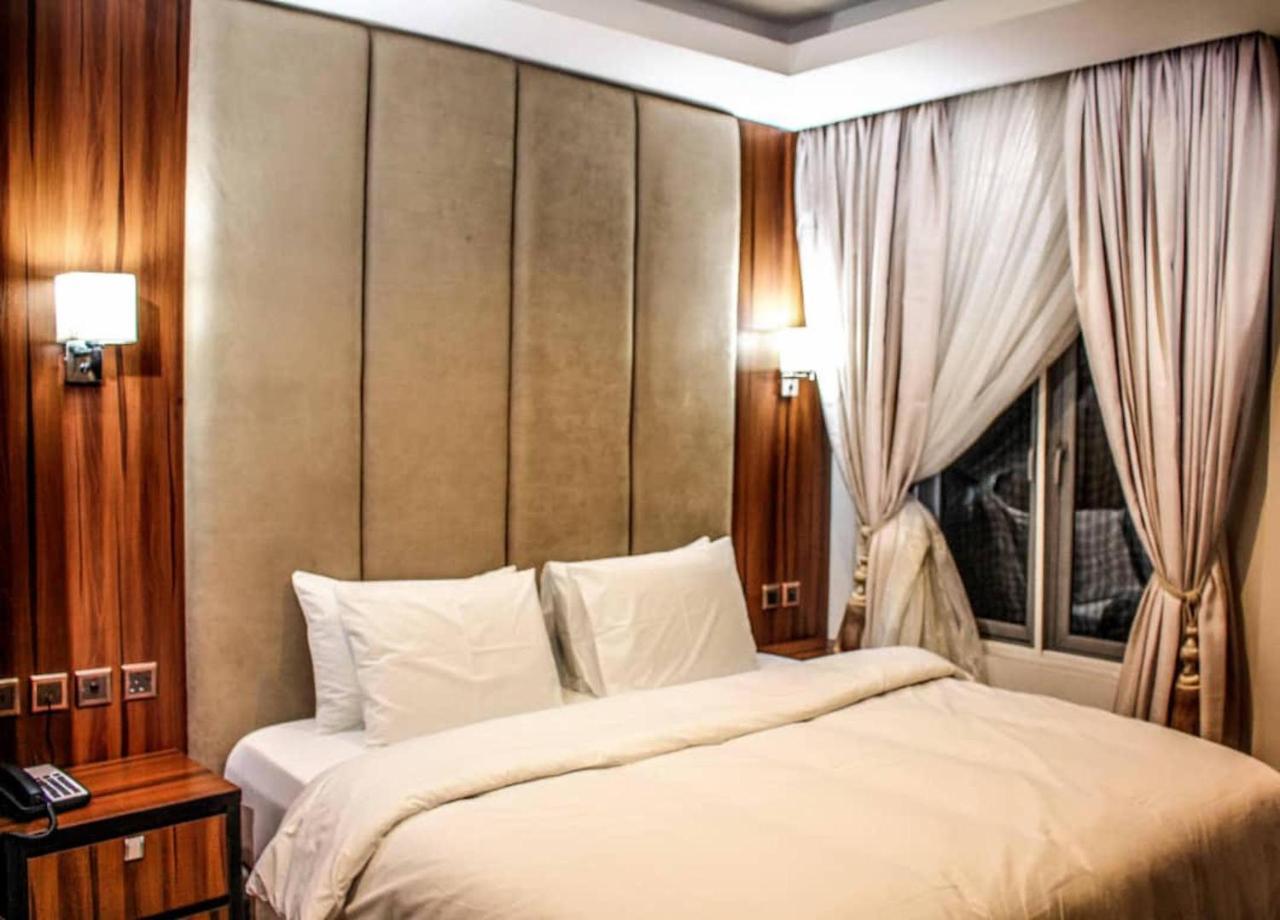 Joshesther Olive Hotel Ikeja Εξωτερικό φωτογραφία